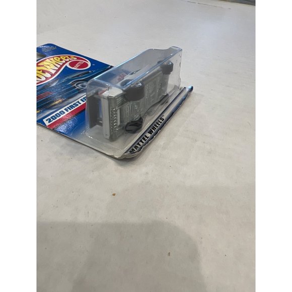 Hot Wheels 2000 First Editions 8 of 36 Collectable Car 68 El Camaro Toy Box Dama - Picture 9 of 10